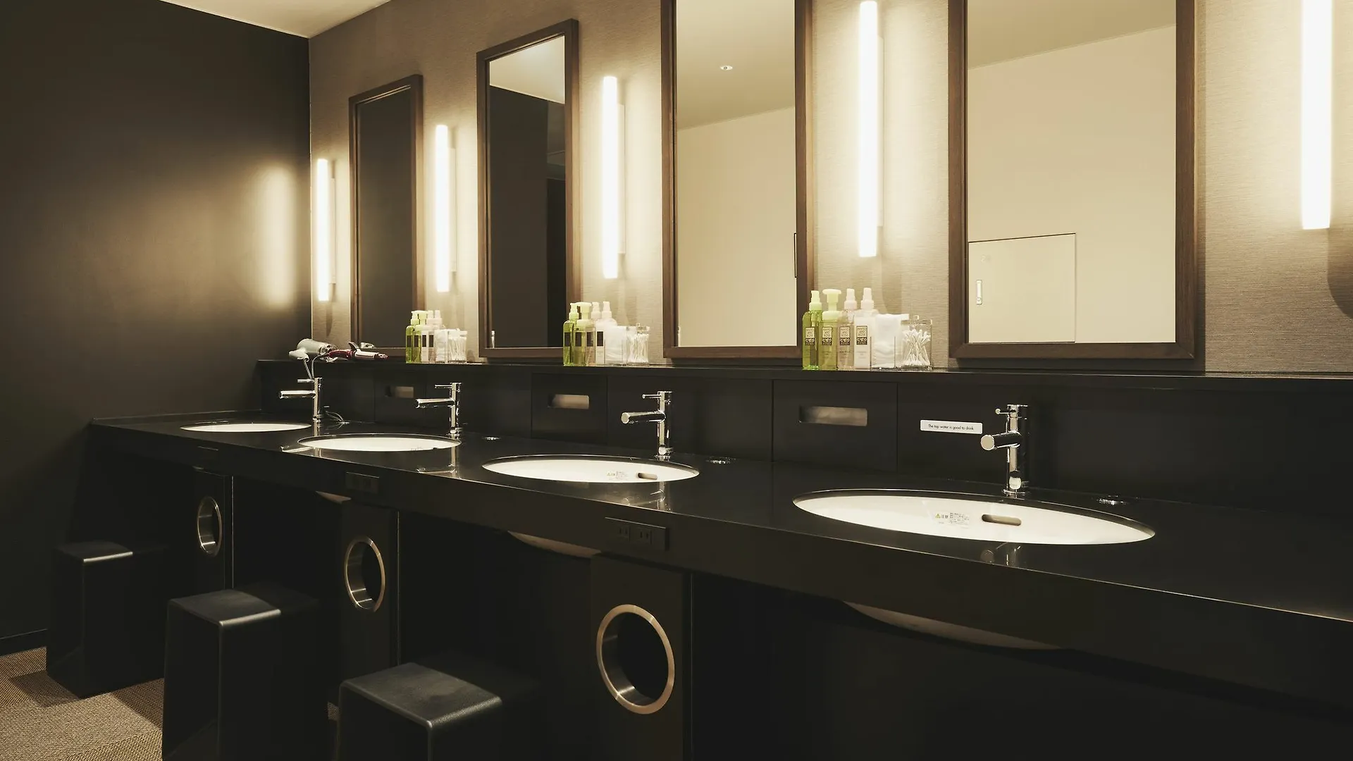 First Cabin Nihonbashiyokoyamacho Tokyo Capsule hotel